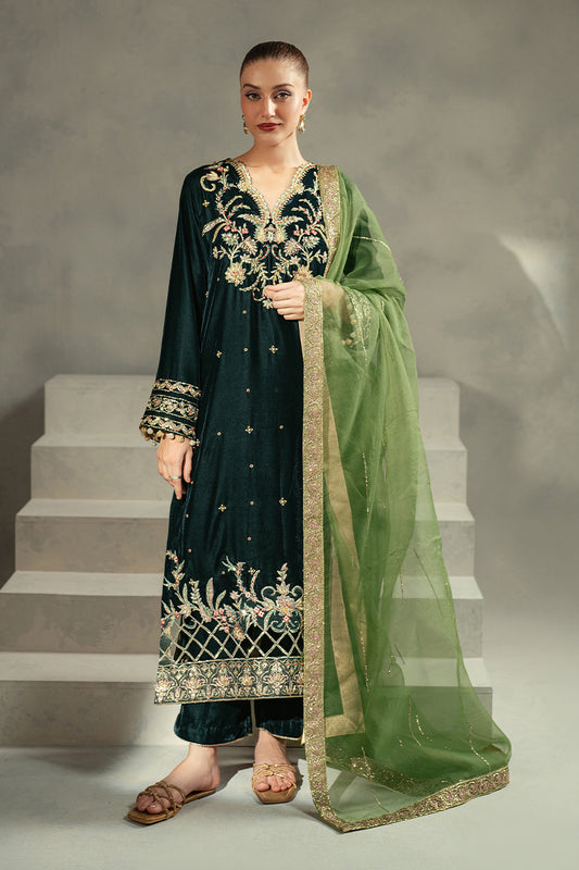 luxury velvet outfits Pakistan